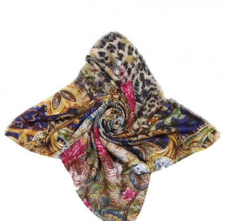 فروشنده جدید ترین روسری های نخی ترک